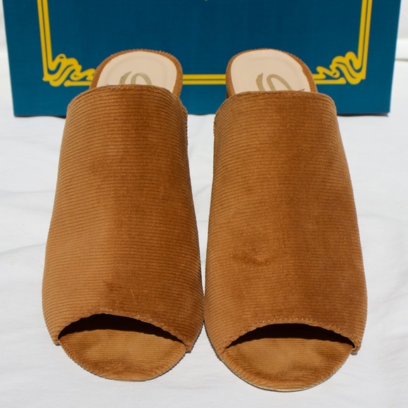Sbicca Access Corduroy Heels - Picture 2 of 8